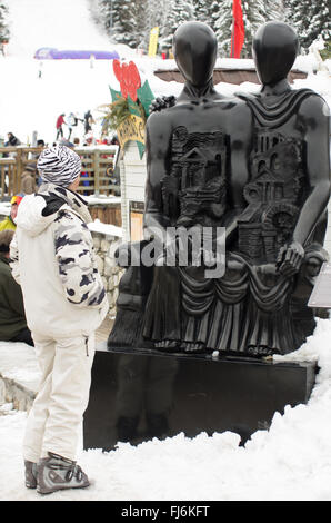 COURCHEVEL, FRANCE - Jan 10, 2011 :'la contemplation au sommet" est une exposition à ciel ouvert de la sculpture, ici le 'grand penseur" de Au Banque D'Images