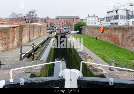 Écluses entre Stourport et le bassin du fleuve Severn à Stourport-on-Severn, Worcestershire Banque D'Images
