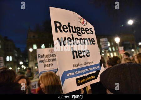 Whitehall, Londres, Royaume-Uni. 29 février 2016. Les réfugiés en face de protestation Bienvenue Downing Street qui a eu lieu dans le camp de solidarité Calais Banque D'Images