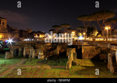 Foro traiano à Rome, Italie - scène de nuit Banque D'Images