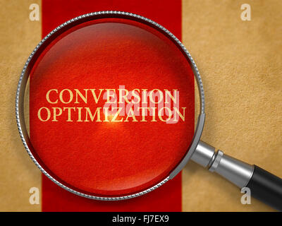 Concept d'optimisation de conversion grâce à la loupe. Banque D'Images