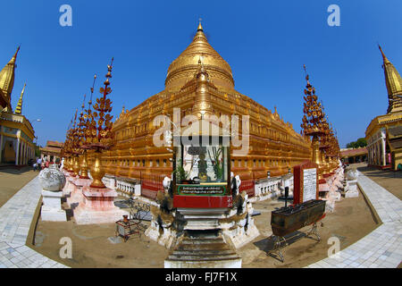 Dans la Pagode Shwezigon Paya Nuang U, Bagan, Myanmar (Birmanie) Banque D'Images