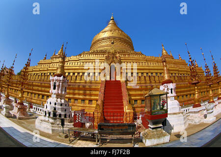 Dans la Pagode Shwezigon Paya Nuang U, Bagan, Myanmar (Birmanie) Banque D'Images