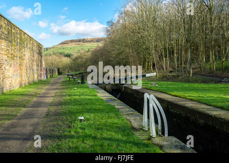 14w, Winterford Lock Lock, sur le canal, près de Huddersfield Mossley, Tameside, Manchester, UK Banque D'Images