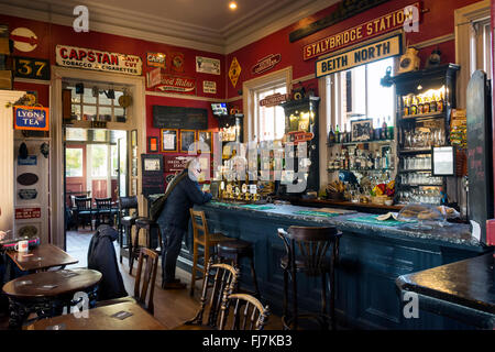 Intérieur de l'époque Victorienne Buffet Bar à Stalybridge Gare, Tameside, Manchester, Angleterre, RU Banque D'Images