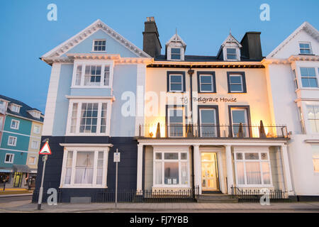 Marine Terrace, Aberystwyth. La promenade victorienne donnant sur la mer au coucher du soleil,crépuscule.Ceredigion, pays de Galles, Royaume-Uni Banque D'Images