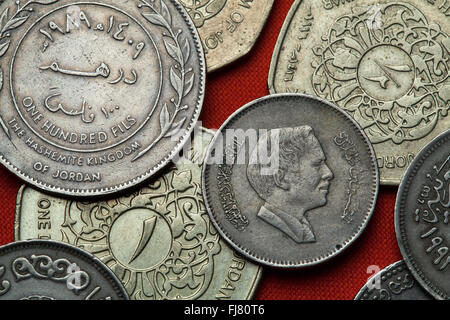 Coins de la Jordanie. Le roi Hussein bin Talal de Jordanie représenté dans la pièce de 25 fils. Banque D'Images