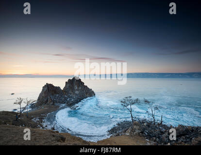 Rocher chamanka, l'île Olkhon, le Lac Baïkal Banque D'Images