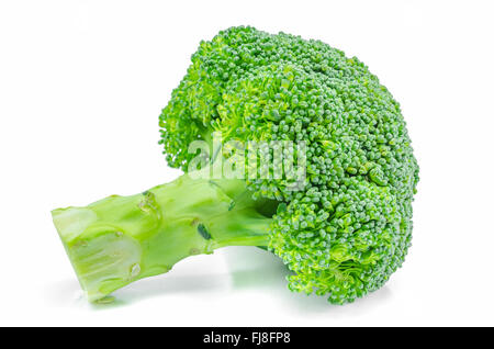 Matières premières fraîches légumes brocoli sur fond blanc. Banque D'Images