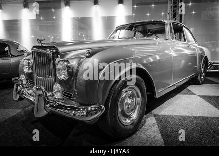 Voiture de luxe Bentley Continental S2, 1961. Boby par H. J. Mulliner. Noir et blanc. Banque D'Images