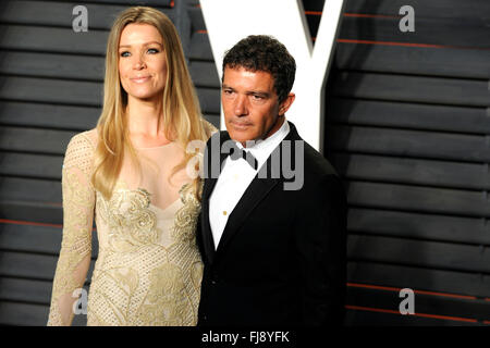 Antonio Banderas et Nicole Kimpel participant à la 2016 Vanity Fair Oscar Party Hosted By Graydon Carter à Wallis Annenberg Center for the Performing Arts le 28 février 2016 à Beverly Hills, Californie. Banque D'Images