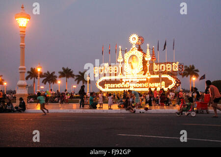 Les Cambodgiens à l'affiche au palais royal de Phnom Penh pour le nouvel an chinois Banque D'Images