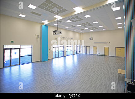 Une salle d'école dans le nouveau, en l'école primaire Banque D'Images