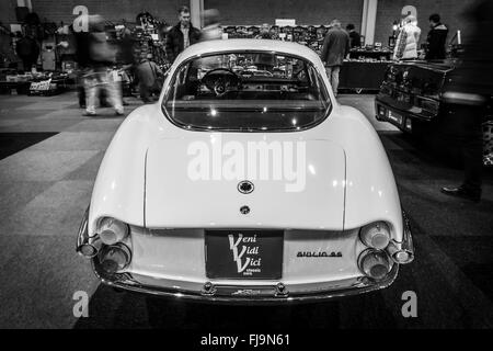 Voiture de sport Alfa Romeo Giulia Sprint Speciale, 1964. Vue arrière. Noir et blanc. Banque D'Images