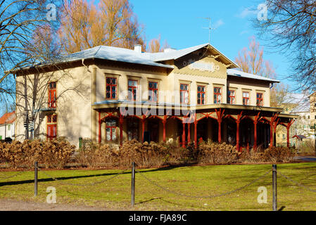 Ronneby, Suède - Février 26, 2016 : Le Badhus No 1 est un bâtiment historique classé de 1876, il abritait 24 armoires de baignade en t Banque D'Images