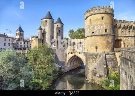 La Porte des allemands du 13ème siècle à Metz, l'un des derniers pont médiéval châteaux trouvés en France Banque D'Images