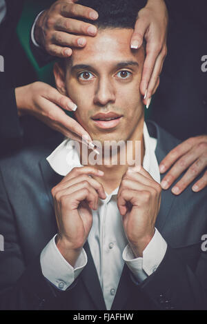 Confus businessman looking at camera Banque D'Images