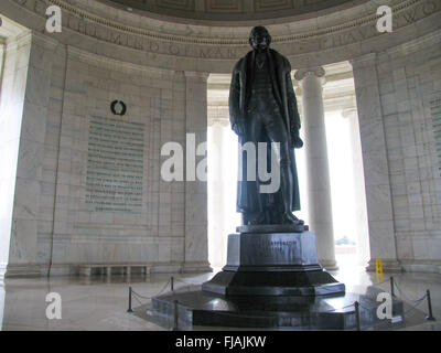 Statue en bronze de Jefferson à l'intérieur de la Thomas Jefferson Memorial. Banque D'Images