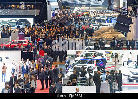 Genève, Suisse. 06Th Mar, 2016. Vue générale de la salle d'exposition au cours de la première journée des médias du Salon International de l'Automobile à Genève, Suisse, 01 mars 2016. Le salon se déroulera du 03 au 13 mars 2016. Photo : ULI DECK/dpa/Alamy Live News Banque D'Images