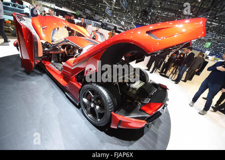 Genève, Suisse. 06Th Mar, 2016. Un Regera Koenigsegg est présenté au cours de la première journée des médias du Salon International de l'Automobile à Genève, Suisse, 01 mars 2016. Le salon se déroulera du 03 au 13 mars 2016. Photo : ULI DECK/dpa/Alamy Live News Banque D'Images