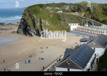 Les personnes bénéficiant de Tolcarne Beach à Newquay en Cornouailles, Angleterre Banque D'Images