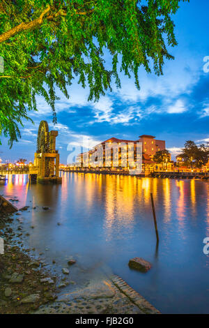 La nuit de la rivière Melaka Banque D'Images