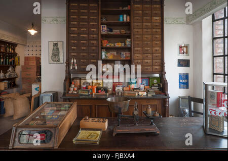 L'ancienne forêt Thuringeoise drug store intérieur de 1898, après avoir été un magasin de 1920 à 1960, Industrial Museum, Lauf Banque D'Images