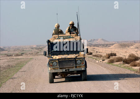 Le Welsh Guards battel group on il tour de service en Irak 2004. Ils ont été posté, juste à la sortie al Arhmar dans le sud de l'Iraq. et il comprenait l'élimination nomenclature trouve l'arme et des patrouilles de sécurité.Ils étaient là 2004/2005 op telic 5. Banque D'Images