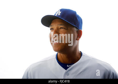 Glendale, AZ, États-Unis d'Amérique. Feb 27, 2016. GLENDALE, AZ - février 27, 2015 - Los Angeles Dodgers | manager Dave Roberts. | photo Photo prise lors de la journée à éviter l'entraînement de printemps des Ranch-Glendale Camelback installation. (K.C. Alfred/ San Diego Union-Tribune © K.C. Alfred/U-T San Diego/ZUMA/Alamy Fil Live News Banque D'Images