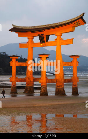 Le Japon, Miyajima, torii flottant, shinto, monument religieux Banque D'Images