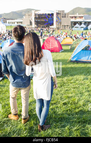 Jeune couple chinois au festival de musique Banque D'Images
