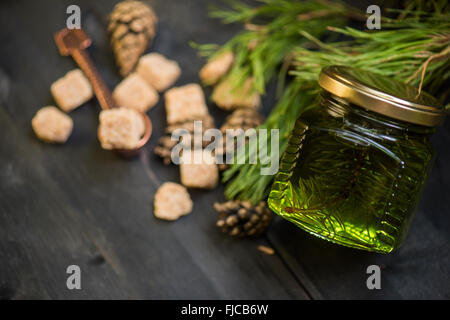 Sapin jam bosse sur fond de bois Banque D'Images