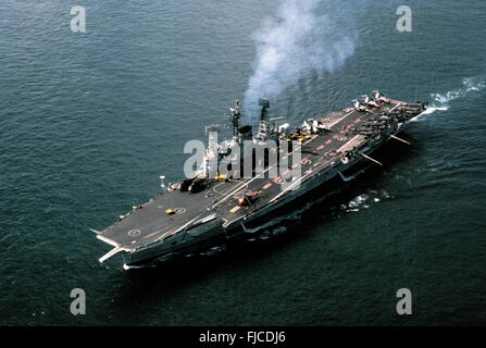 AJAXNETPHOTO - EXERCICE - ARK ROYAL. Sur l'EXERCICE DANS LA MANCHE EN 1972. PHOTO:JONATHAN EASTLAND/AJAX. REF:357213 17. Banque D'Images