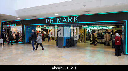 Primark Store Entrée à Cardiff au Pays de Galles au Royaume-Uni. Banque D'Images