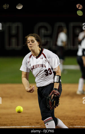 Columbia, SC, États-Unis d'Amérique. 1er mars 2016. Nickie (33 bleu) de la Caroline du Sud Gamecocks obtient le départ dans la NCAA match de softball entre l'Ouest et le Catamounts Carolina Gamecocks Caroline du Sud à Beckham Domaine de Columbia, SC. Scott Kinser/CSM/Alamy Live News Banque D'Images