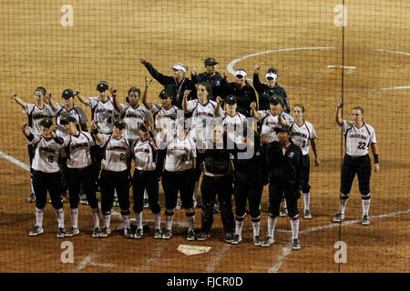 Columbia, SC, États-Unis d'Amérique. 1er mars 2016. Gamecocks chanter leur alma mater après le gagnant le match de base-ball NCAA entre l'Ouest et le Catamounts Carolina Gamecocks Caroline du Sud à Beckham Domaine de Columbia, SC. Scott Kinser/CSM/Alamy Live News Banque D'Images