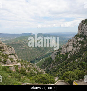 High angle vue panoramique sur la vallée de la rivière Llobregat Abbaye de Montserrat Serra de vers Collcardus, Catalogne, Espagne. Banque D'Images