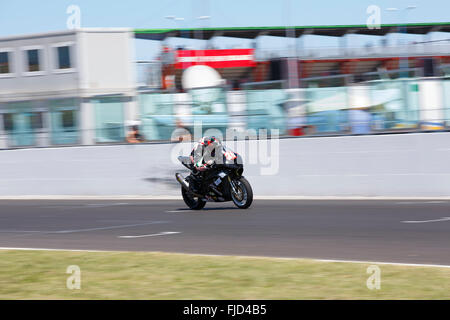 Misano Adriatico, Italie - 21 juin 2015 : BMW S1000 RR d'Vueffe Corse, l'équipe entraînée par SBAIZ Marco Banque D'Images