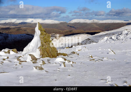 Le fait Rocher sur Frère gris a été illustrée par Alfred Wainwrights picturale dans ses guides de la Lakeland Fells Sud Banque D'Images