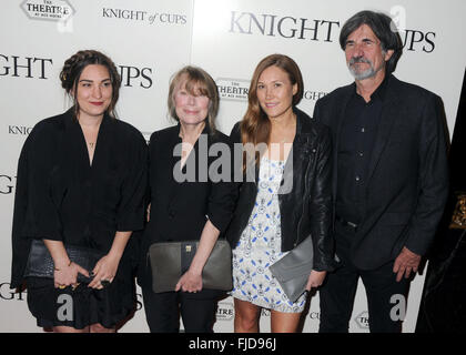 Los Angeles, CA, USA. 1er mars 2016. Madison Fisk, Sissy Spacek, Schuyler Fisk, Jack Fisk. ''Chevalier de tasses'' Los Angeles Premiere tenue à l'hôtel Ace Theatre. Credit : Byron Purvis/AdMedia/ZUMA/Alamy Fil Live News Banque D'Images