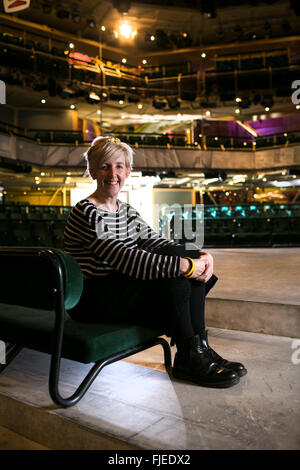 L'actrice Julie Hesmondhalgh au Royal Exchange Theatre de Manchester. Banque D'Images