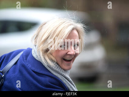 Liz Truss,secrétaire d'État à l'environnement, de l'alimentation et des affaires rurales au numéro 10 Downing Street pour une réunion du cabinet Banque D'Images