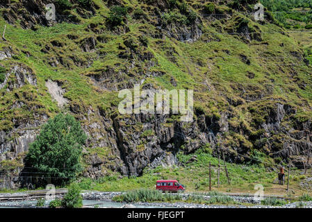 À côté de l'Ingouri route de Mestia town à Ushguli villages dans la région de Svanétie, communauté Géorgie Banque D'Images