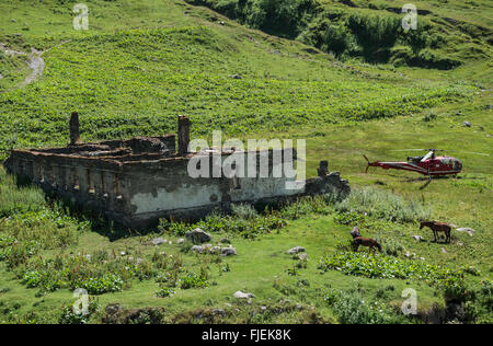 Bâtiment abandonné dans Chazhashi ou Chajashi - l'un des quatre villages d'Ushguli communauté, Upper Svaneti, Géorgie Banque D'Images