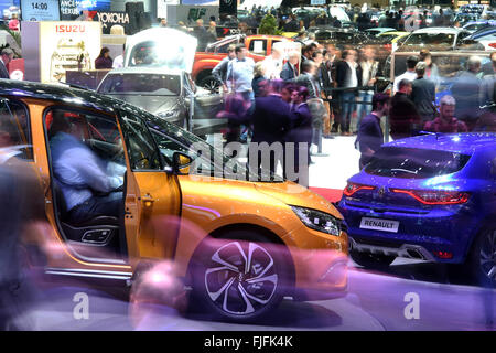 Genève, Suisse. 09Th Mar, 2016. Une vue de l'International de l'Automobile de Genève au cours de la deuxième journée de la presse à Genève, Suisse, 02 mars 2016. Le salon sera ouvert au public du 03 au 13 mars 2016. Photo : ULI DECK/dpa/Alamy Live News Banque D'Images