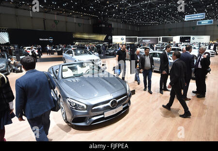 Genève, Suisse. 09Th Mar, 2016. Le stand Mercedes au Salon de Genève au cours de la deuxième journée de la presse à Genève, Suisse, 02 mars 2016. Le salon sera ouvert au public du 03 au 13 mars 2016. Photo : ULI DECK/dpa/Alamy Live News Banque D'Images