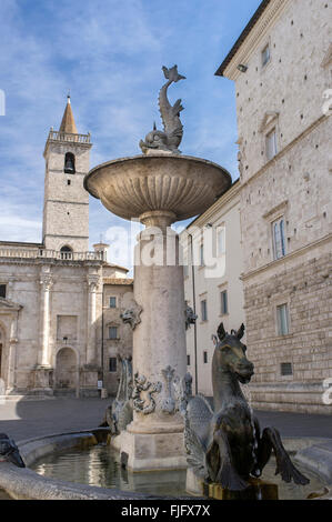 Dans la cathédrale de Sant'Emidio Arrigo square ASCOLI PICENO MARCHES ITALIE Banque D'Images