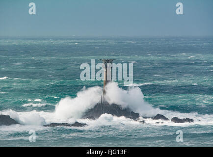 Lands End, Cornwall, UK. 2 mars 2016. Météo britannique. Des coups de vent de tempête Jake continuent de frapper le sud-ouest de Cornwall. Crédit : Simon Maycock/Alamy Live News Banque D'Images