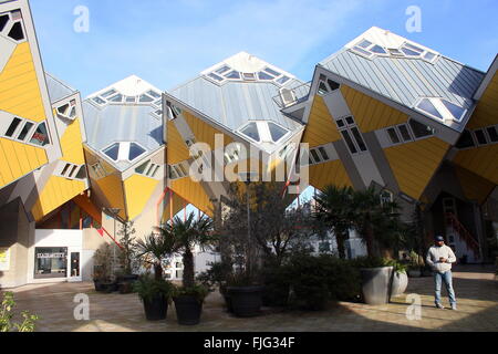 1970 Maisons Cube (Kubuswoningen) à Rotterdam, aux Pays-Bas, Blaak, conçu par l'architecte néerlandais Piet Blom Banque D'Images