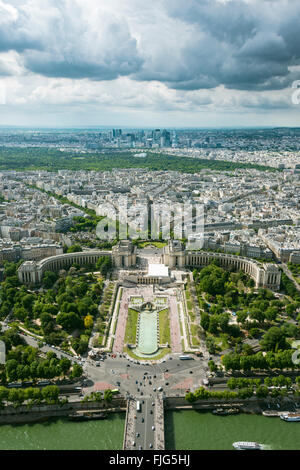 Cityscape, vue de la Tour Eiffel sur la Seine et le jardin du Trocadéro, Place du Trocadéro et du 11 Novembre Banque D'Images